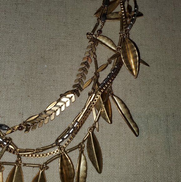 Garland fringe necklace - Picture 3 of 3